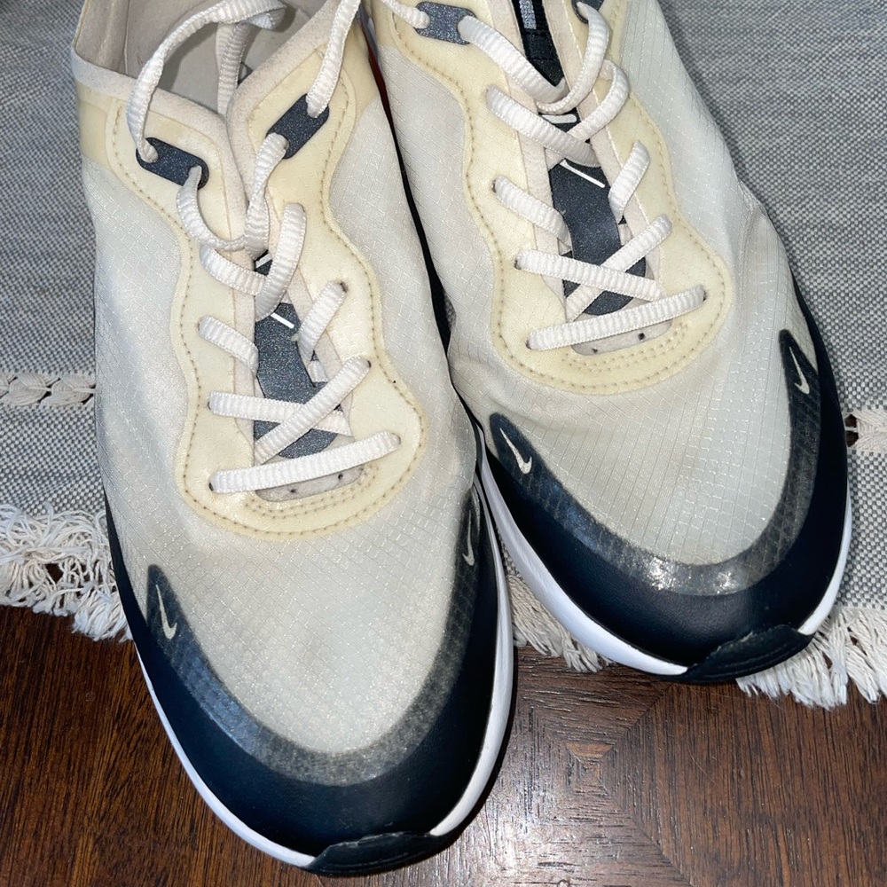 Nike Air Max Dia Sneakers Women Size 8 Cream Black Orange Running Shoes - Picture 2 of 3